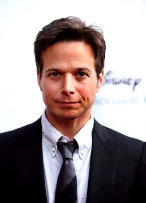 1271089432_scott wolf l