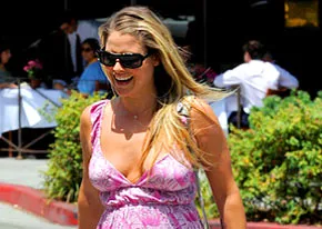 1279803130_ali larter 206