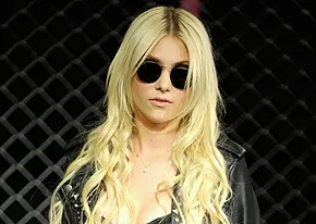 1281199220_taylor momsen_206