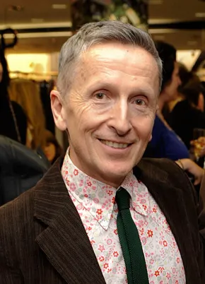 1283287546__simon doonan 402