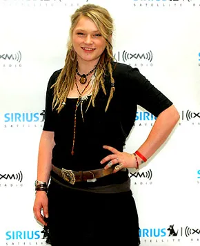 1286803334_crystal bowersox 290