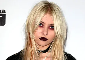 1294936960_taylor momsen 206