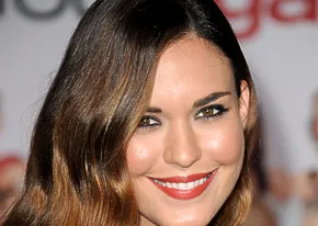 1299787638odette yustman 206