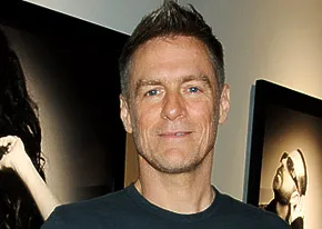 1300121077_bryan adams 206