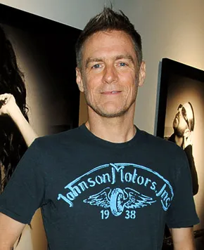 1300121077_bryan adams 290