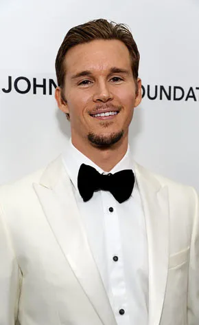 1301789680_ryan kwanten b