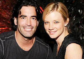1303408528_amy smart 206