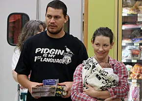 1306023971_evangeline lilly baby_206