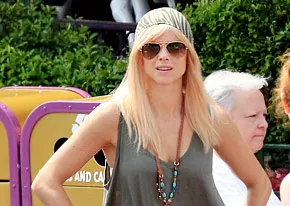 1308089431_elin woods 206