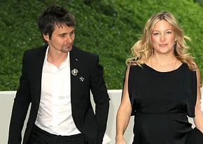 1309964390_kate hudson matt bellamy 206