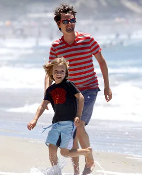 1311026118_ryder robinson matt bellamy 290