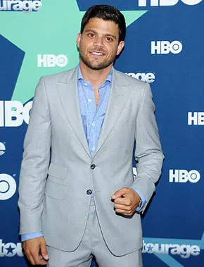 1311174163_jerry ferrara 290