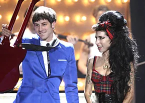 1311469178_mark ronson winehouse_206