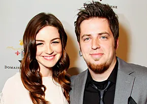 1311802855_jonna walsh and lee dewyze 206