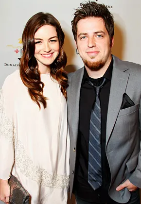 1311802855_jonna walsh and lee dewyze 290