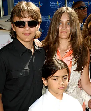 1312915056_prince paris blanket jackson 290
