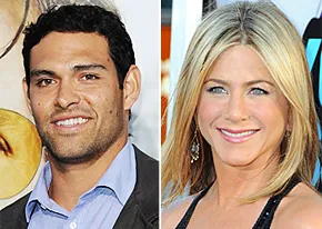 1313420626_mark sanchez jennifer aniston 206