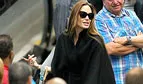 1313511815_angelina jolie train 143
