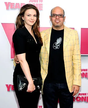 1313609104_amber tamblyn david cross 290