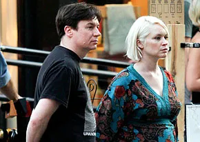 1313687179_mike myers kelly tisdale pregnant wife 206