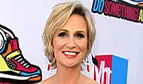 1313779967_jane lynch 84
