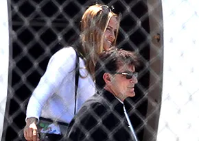 1313789648_brooke mueller charlie sheen 206