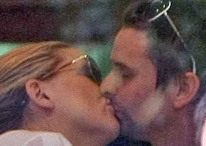 1314296562_kate hudson matt bellamy 206