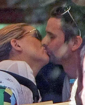 1314296562_kate hudson matt bellamy 290