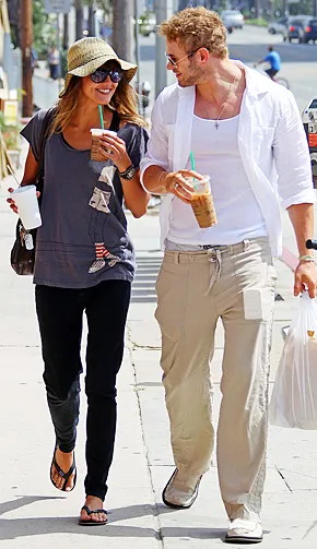 1314998381_kellan lutz new girlfriend 290