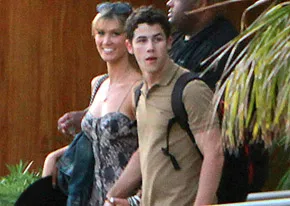 1315346222_delta goodrem nick jonas 206