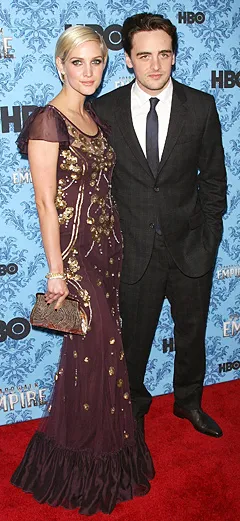 1316107976_ashlee simpson and vincent piazza 240