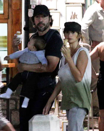 1316191939_javier bardem penelope cruz baby vert