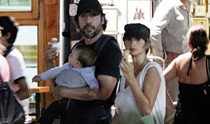1316191940_javier bardem penelope cruz baby 178