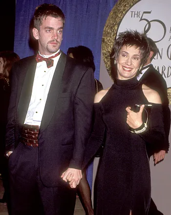 1316613195_matt roth laurie metcalf 350