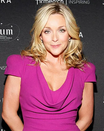 1318004305_jane krakowski vert