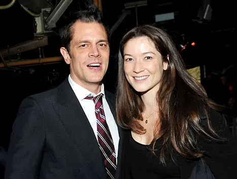 1318353202_johnny knoxville naomi article