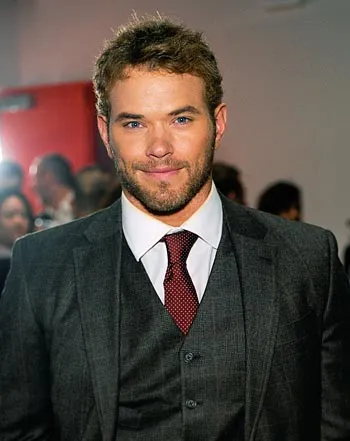1318971738_kellan lutz 441