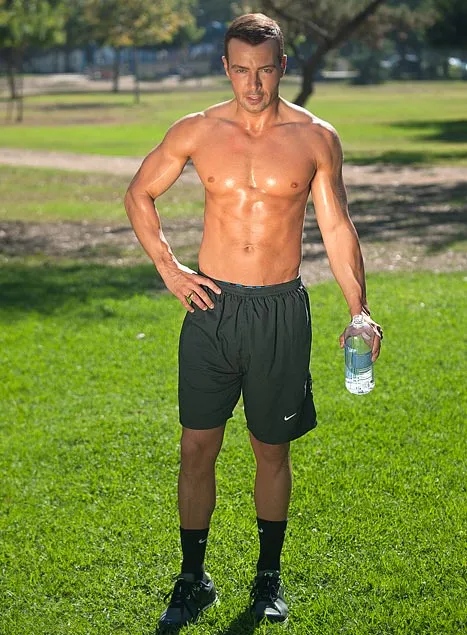 1319144898_joey lawrence article