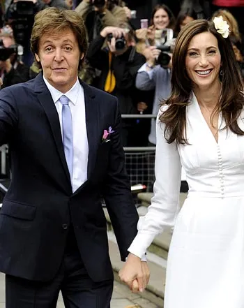 1319223653_paul mccartney nancy shevelle 441