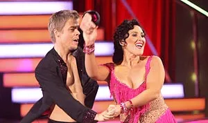 1319479401_derek hough ricki lake 178