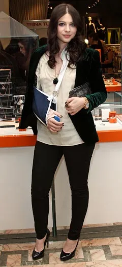 1319637776_michelle trachtenberg article