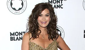 1319725600_teri hatcher 178