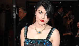 1319749480_frances bean cobain 178