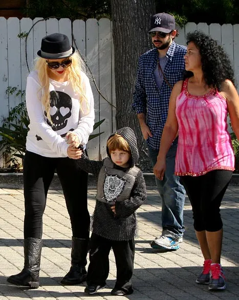 1320098052_christina aguilera jordan bratman article