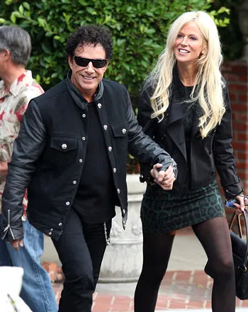 1320773336_neal schon michaele salahi 350