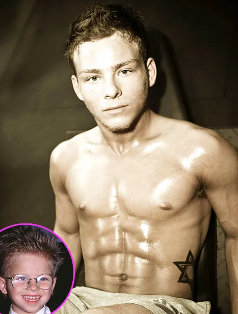 1320937087_jonathan lipnicki jerry mcguire now 6 pack 467