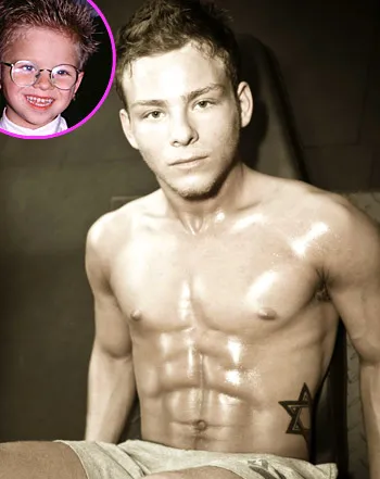1320937087_jonathan lipnicki jerry mcguire now 6 pack vert