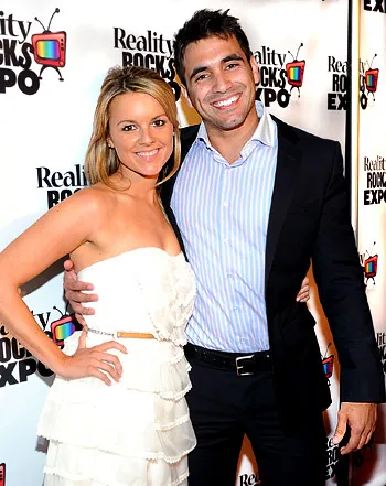 1321026515_ali fedotowsky roberto martinez 350
