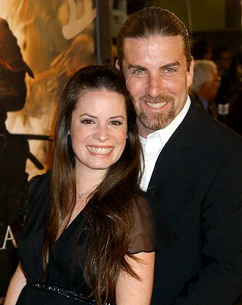 1321041691_holly marie combs 350