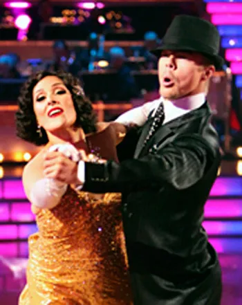 1321381314_ricki lake derek hough 441